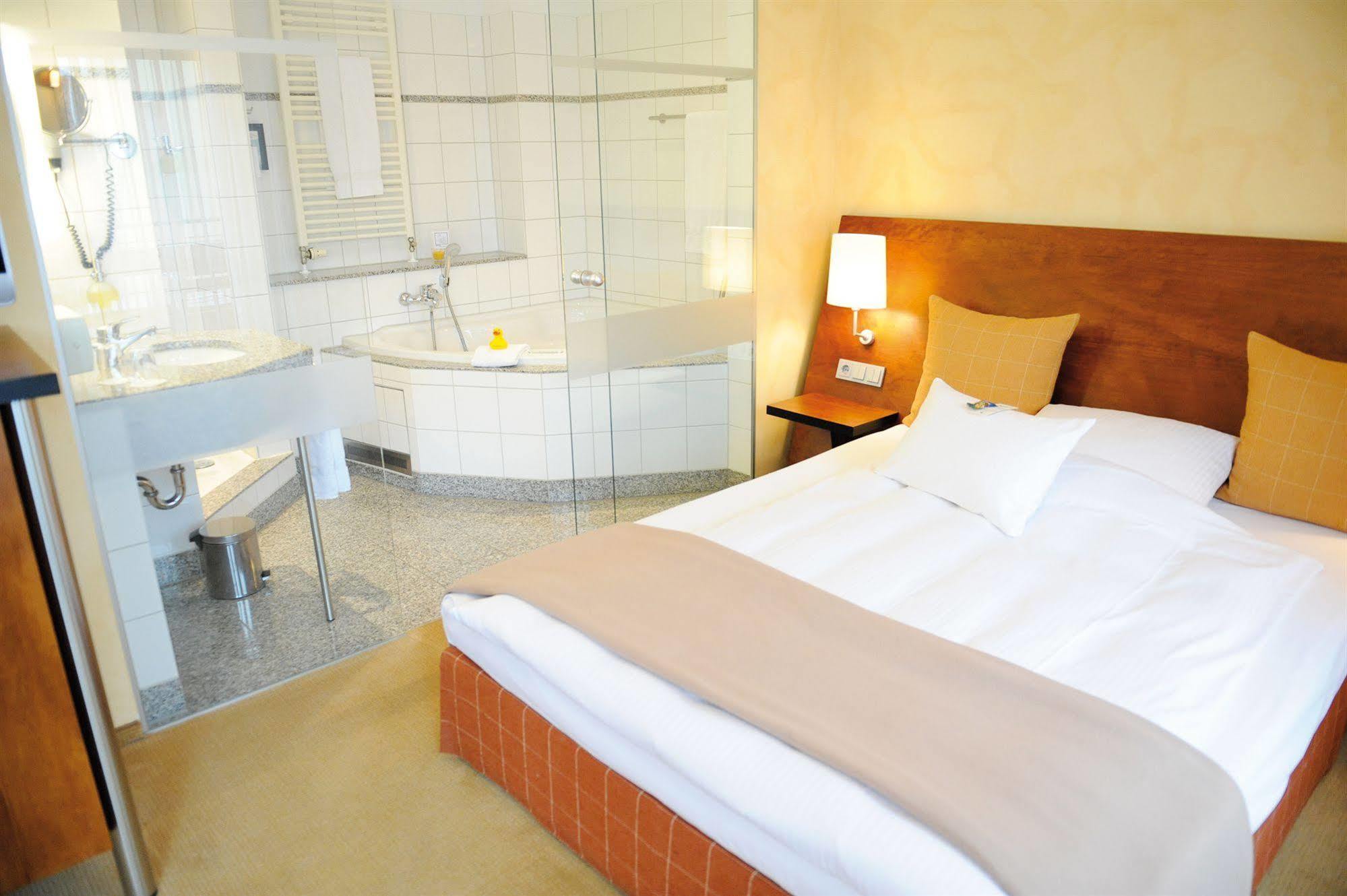 מוארס Wellings Romantik Hotel Zur Linde מראה חיצוני תמונה